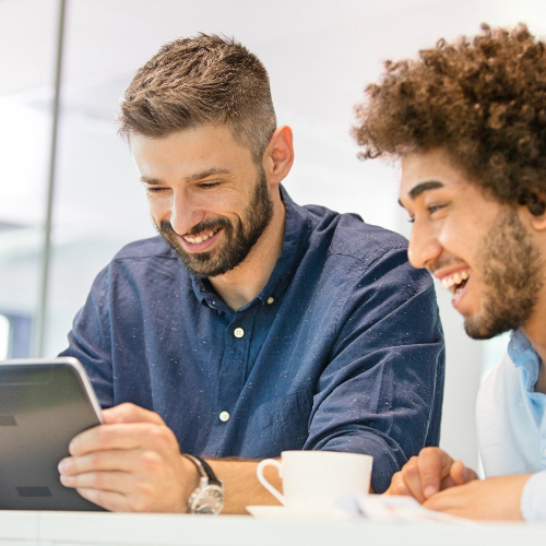 Two man with tablet Productos de la plataforma Google